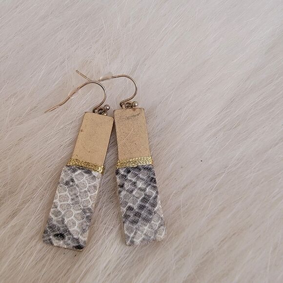 goldtone snake print dangle drop earrings - Picture 2 of 3
